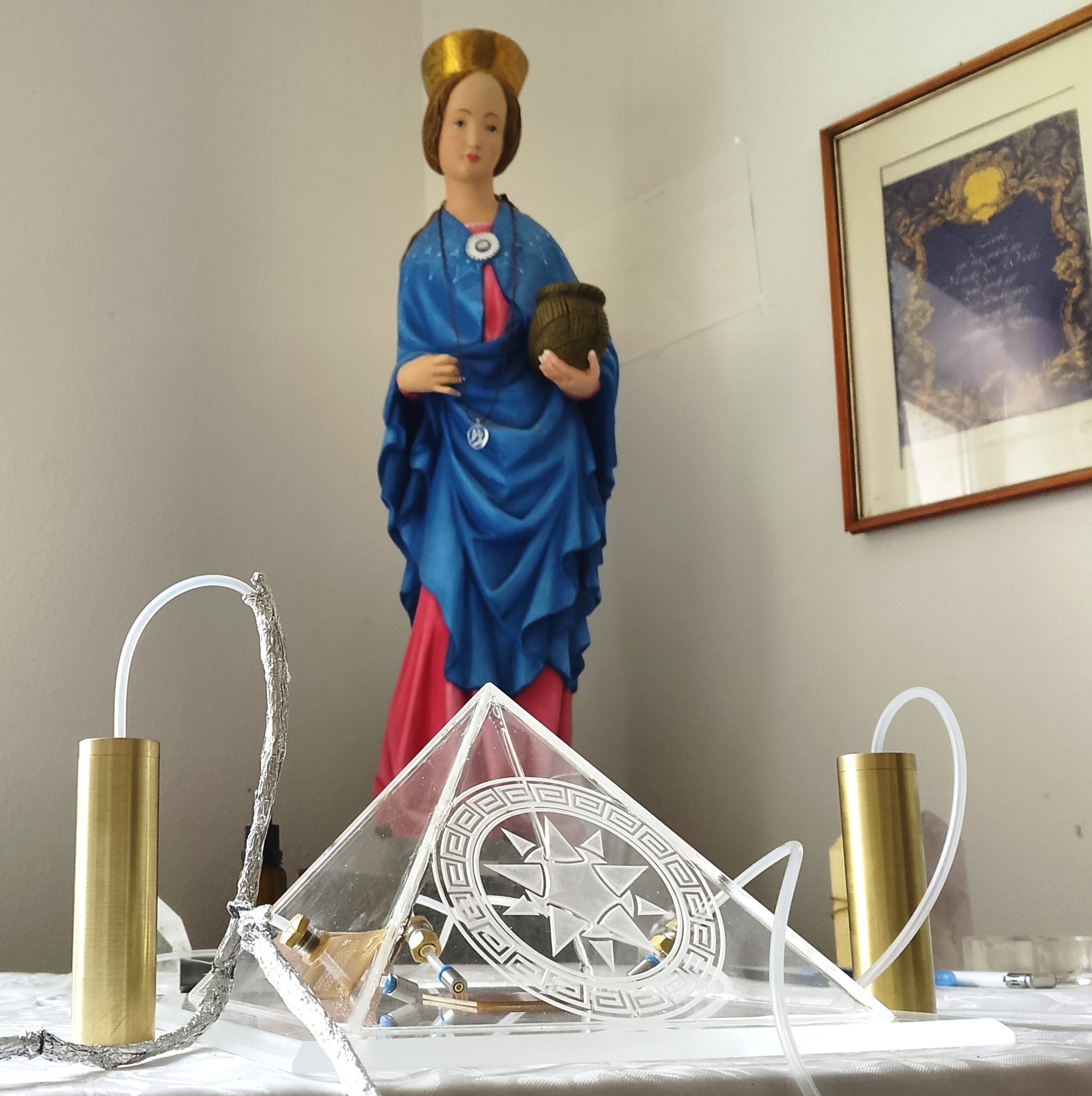 Du betrachtest gerade Architektur der Kohärenz: Die biophysikalische Acrylpyramide